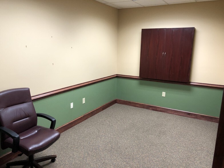 More Photos Of 433 E Commonwealth Blvd, Martinsville Medical For Lease