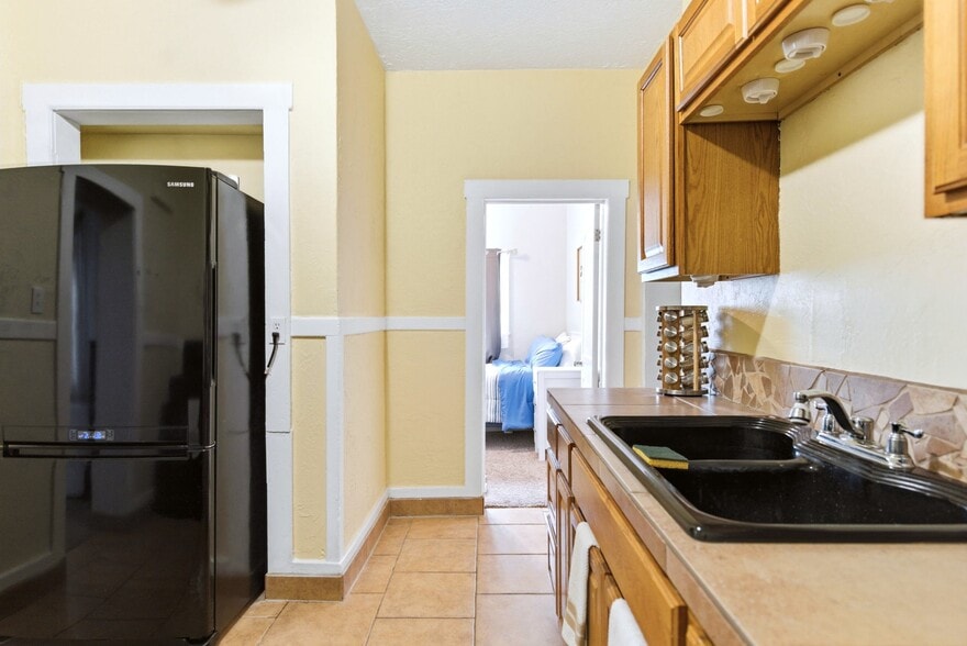More Photos Of 615 Keleher Ave NW, Albuquerque Flex For Sale