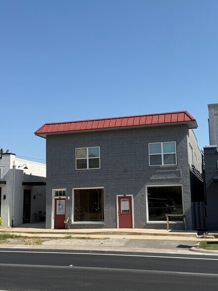 More Photos Of 315 S Locust St, Denton Office For Lease