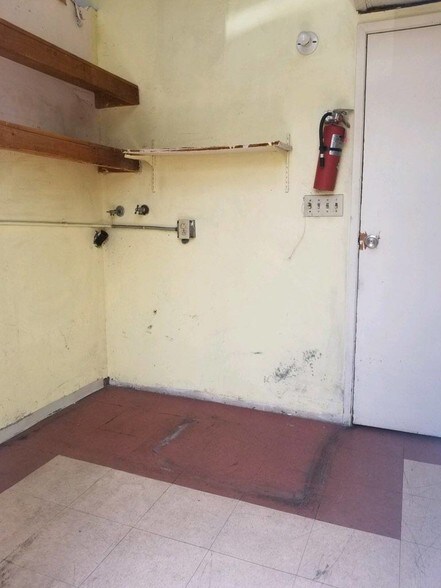 More Photos Of 7858 Santa Monica Blvd, West Hollywood Storefront For Lease