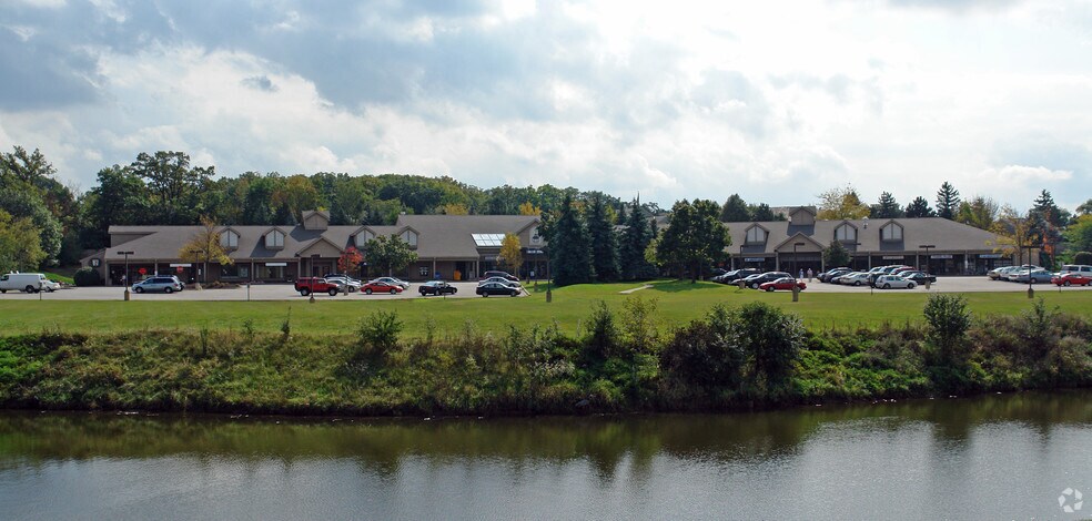 More Photos Of 5035-5075 Shoreline Rd, Lake Barrington General Retail For Lease