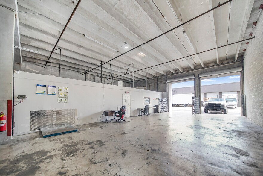 More Photos Of 3018 NW 79th Ave, Doral Warehouse For Lease