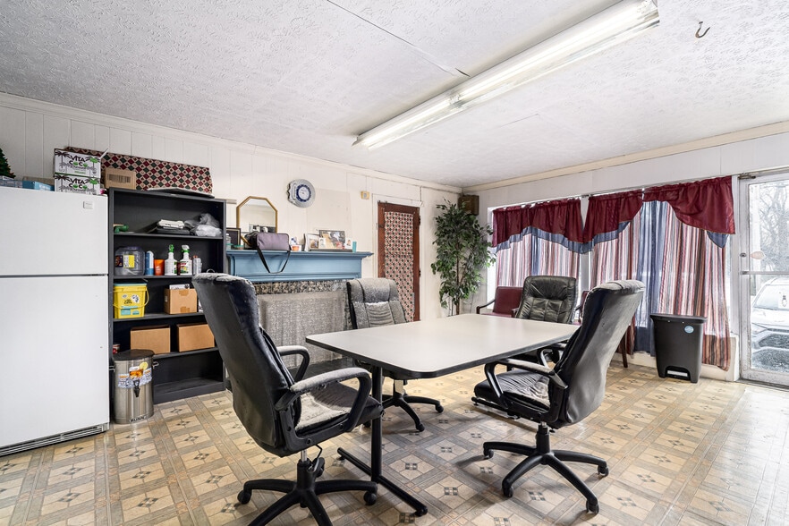 More Photos Of 3958 Cane Run Rd, Louisville Freestanding For Sale