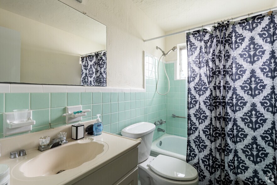 More Photos Of 1189 W River Dr, Margate Assisted Living For Sale