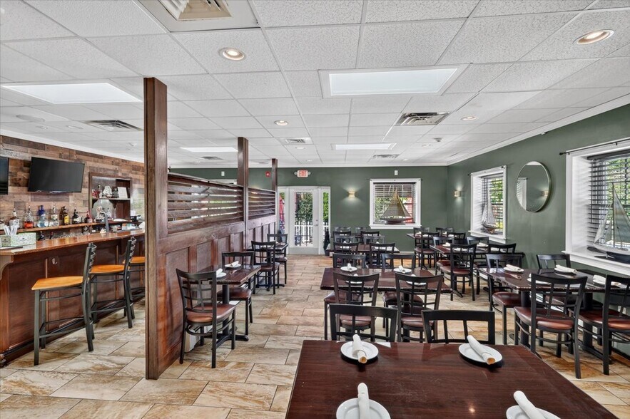 More Photos Of 11 E Pattagansett Rd, Niantic Restaurant For Sale