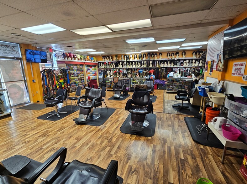 More Photos Of 2001 N 72nd St, Omaha Storefront For Sale