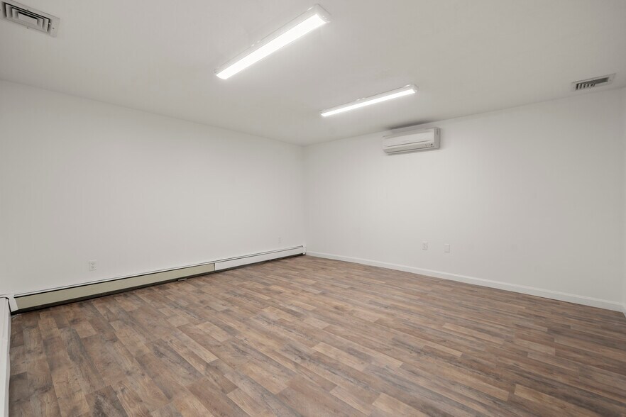 More Photos Of 597 Winthrop St, Taunton Manufacturing For Lease