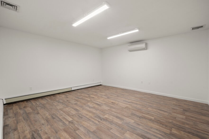 More Photos Of 597 Winthrop St, Taunton Manufacturing For Sale