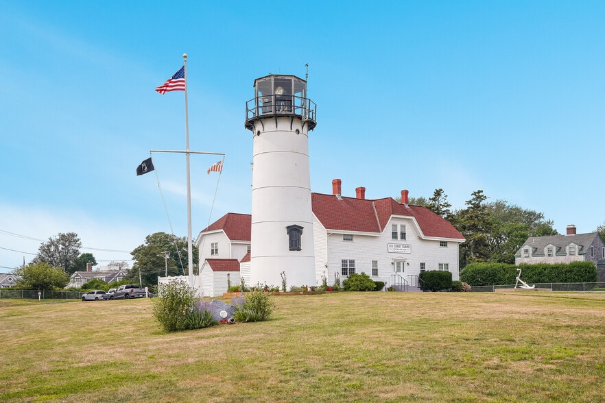 More Photos Of 196 Shore Rd, Chatham Hotel For Sale