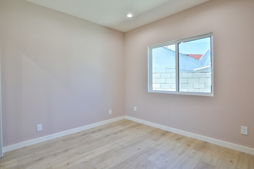 More Photos Of 2111 Scott Rd, Burbank Apartments For Sale