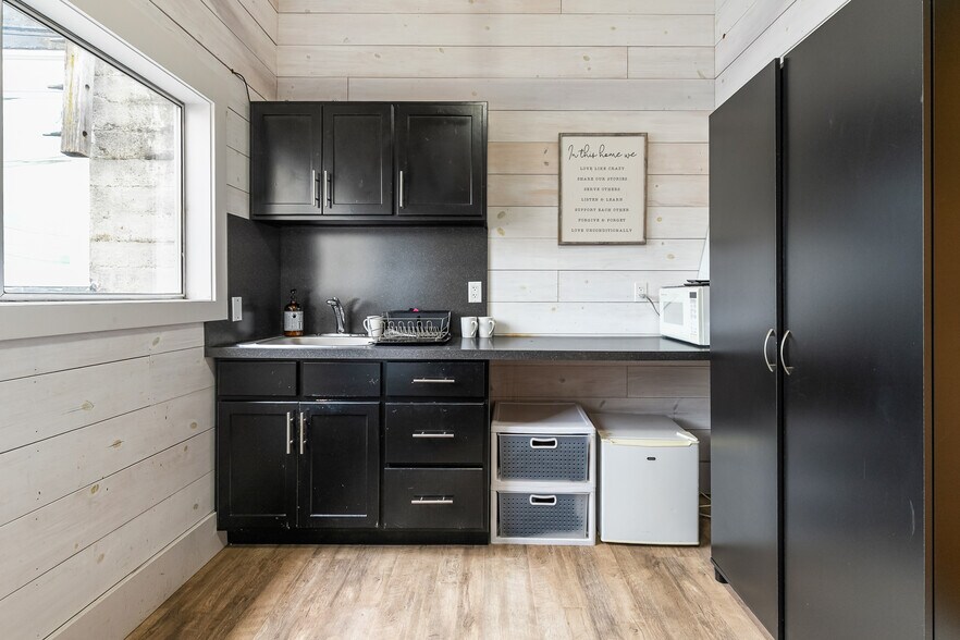 More Photos Of 511 Front St, Lynden General Retail For Sale