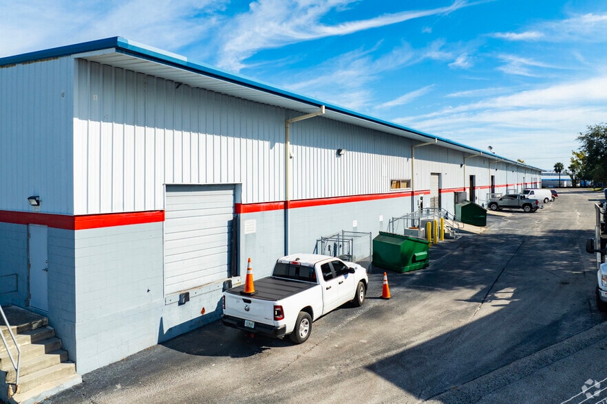 More Photos Of 2604 Tampa East Blvd, Tampa Warehouse For Lease