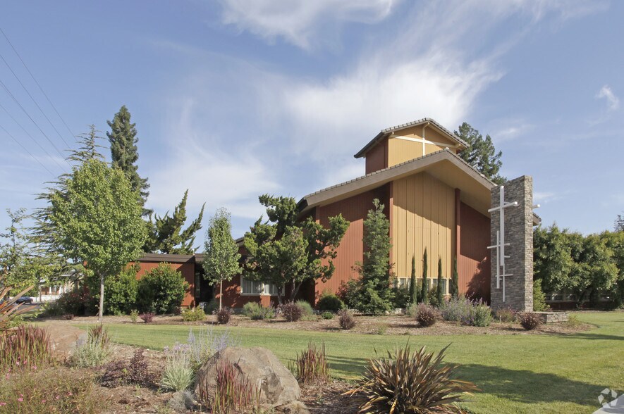 More Photos Of 1835 Valota Rd, Redwood City Schools For Lease