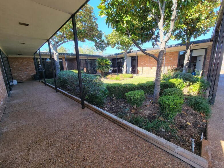 More Photos Of 4910 Willowbend Blvd, Houston Office Residential For Lease
