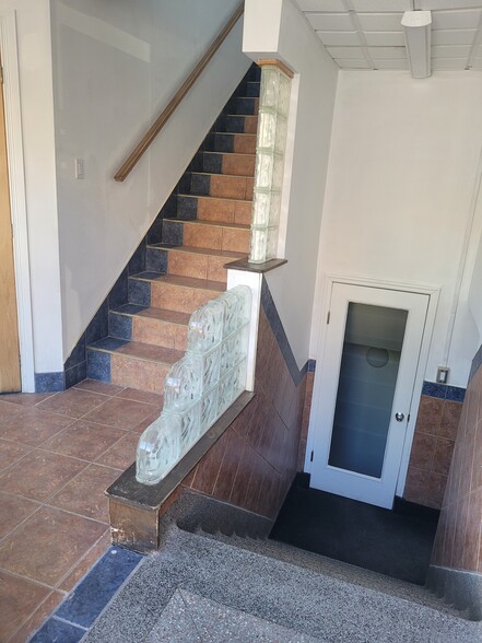 More Photos Of 170 Rue Jarry E, Montréal Storefront Retail Office For Lease