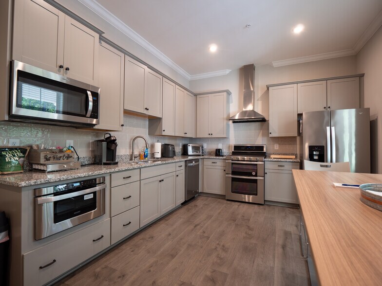 More Photos Of 3957 S Main St, Acworth Office For Sale