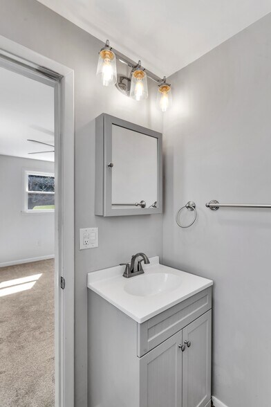 More Photos Of 1060 Pittsburgh Rd, Valencia Office For Sale