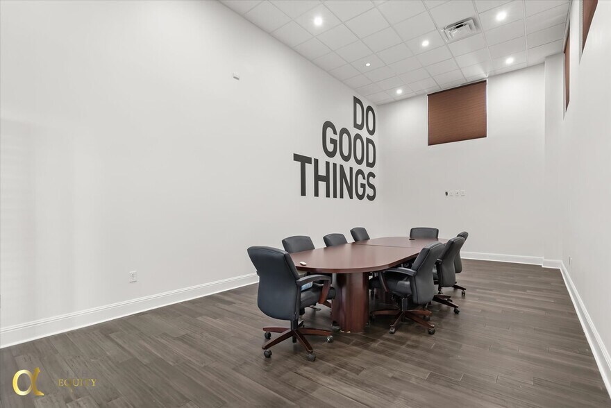 More Photos Of 201 Specialty Pt, Sanford Showroom For Lease