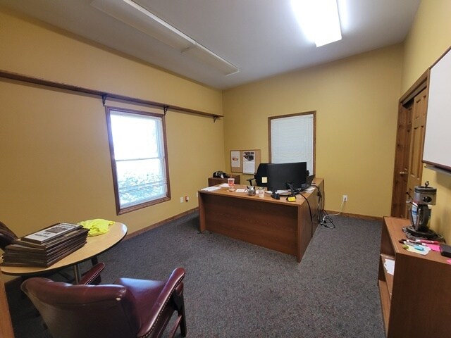 More Photos Of 1 Geeding Ln, Troy Medical For Lease