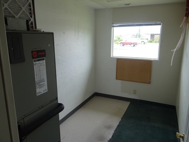 More Photos Of 624 Winchester Ave, Reedsport Office For Sale