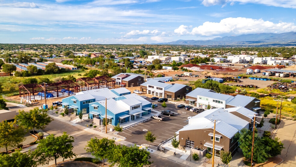 More Photos Of 1189 Parkway Dr, Santa Fe Showroom For Sale