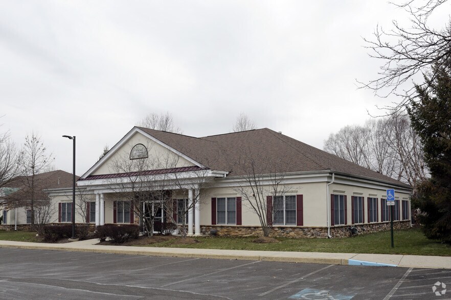More Photos Of 101 Floral Vale Blvd, Yardley Bank For Lease