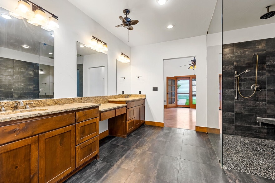 More Photos Of 1515 E Belt Line Rd, Carrollton Office Residential For Sale