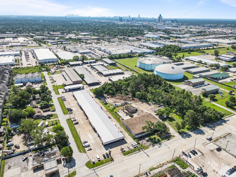 More Photos Of 1500 Brittmoore Rd, Houston Warehouse For Lease
