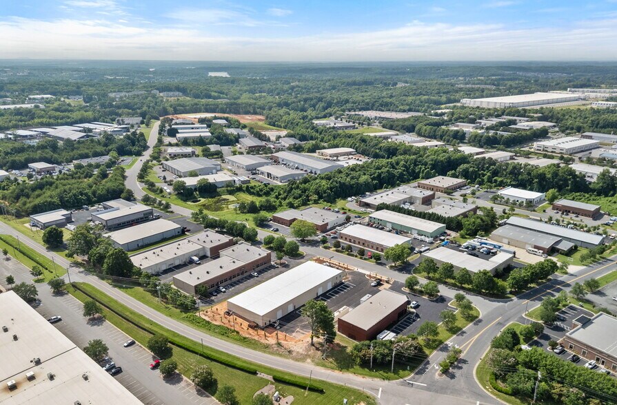 More Photos Of 115 Overhill Dr, Mooresville Warehouse For Lease