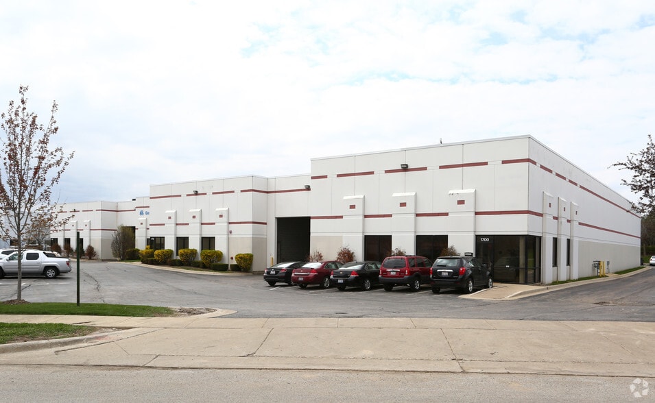 More Photos Of 1700-1730 Todd Farm Dr, Elgin Warehouse For Lease
