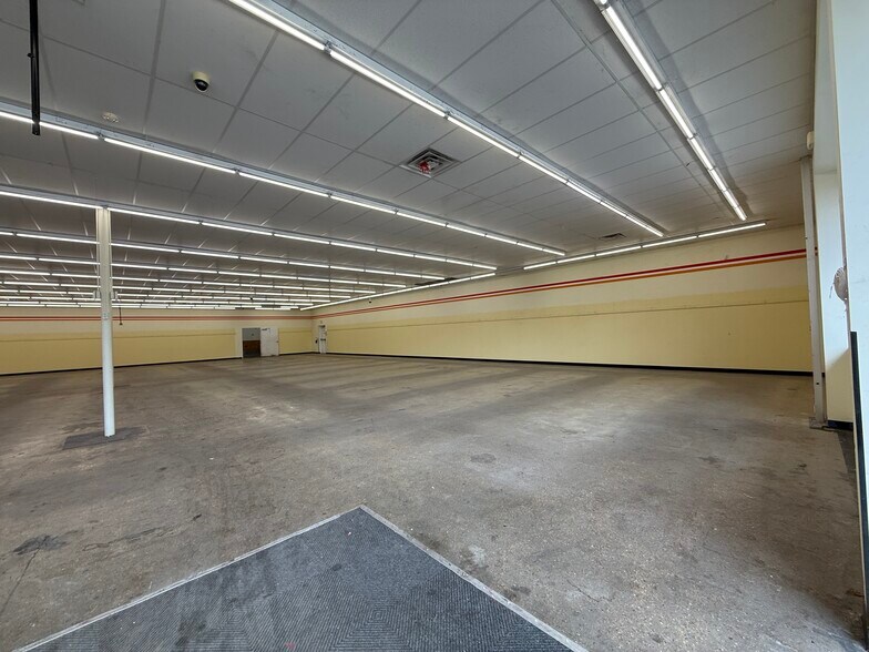 More Photos Of 504 N EE Wallace Blvd, Ferriday Storefront For Sale