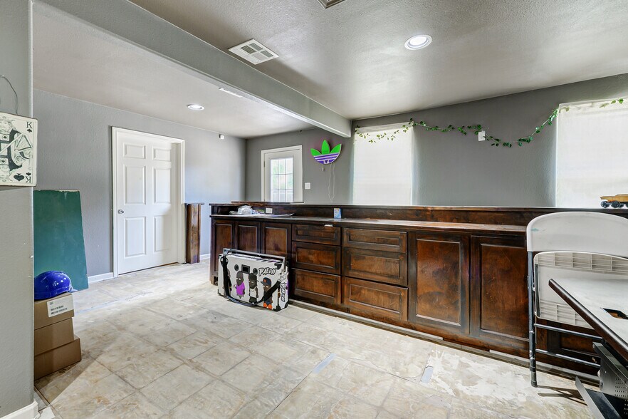 More Photos Of 2601 Prospect St, Houston Medical For Sale