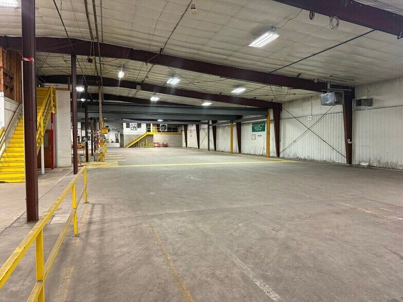 More Photos Of 930 Single Ave, Wausau Manufacturing For Lease