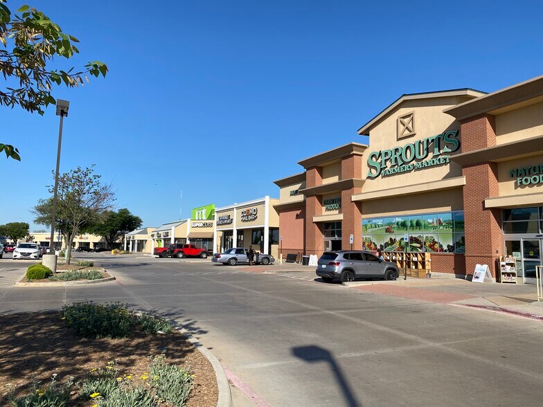 More Photos Of 5801 W Interstate 20, Arlington Storefront For Lease