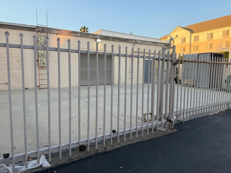 More Photos Of 144 E Santa Clara St, Arcadia Warehouse For Lease