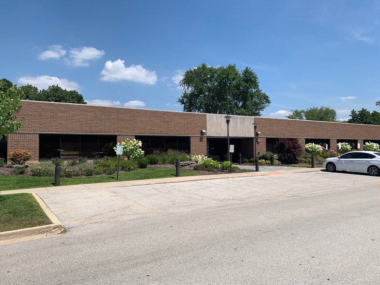 More Photos Of 1250 N Mill St, Naperville Medical For Lease