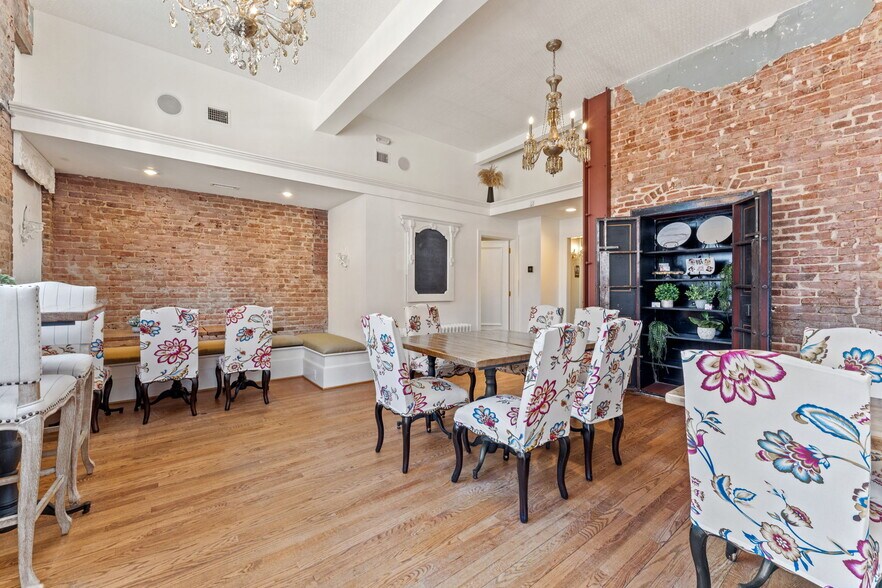 More Photos Of 12 Culpeper St, Warrenton Restaurant For Sale