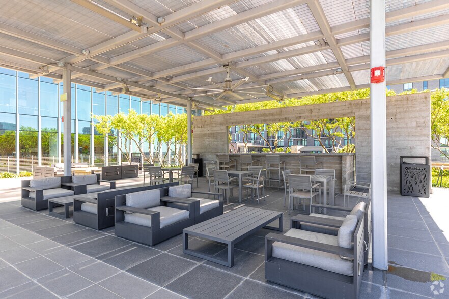 More Photos Of 2550 Pacific Ave, Dallas Coworking Space