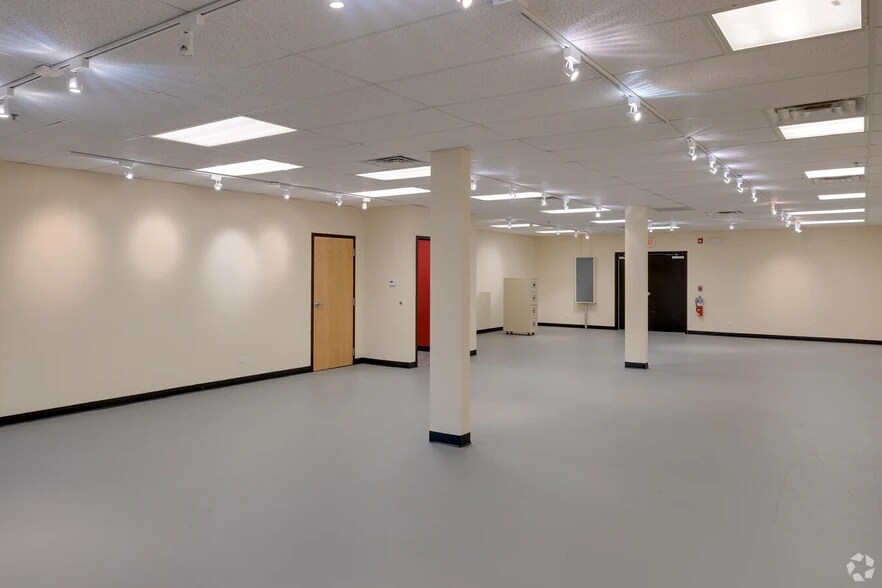 More Photos Of 1585 Beverly Ct, Aurora Warehouse For Sale