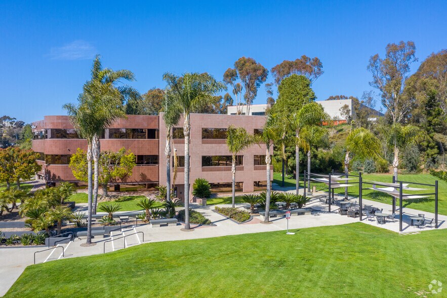 More Photos Of 2011 Palomar Airport Rd, Carlsbad Office For Lease