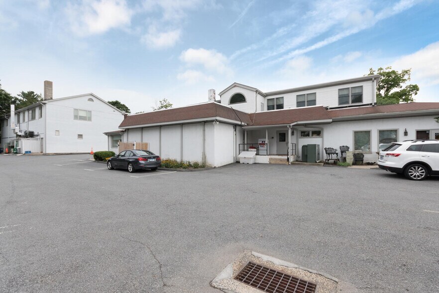 More Photos Of 111 Cherry St, New Canaan Storefront Retail Office For Lease