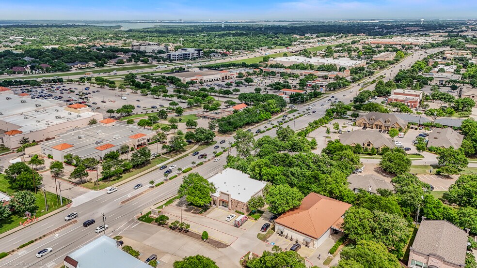 More Photos Of 1695 E Southlake Blvd, Southlake Freestanding For Lease