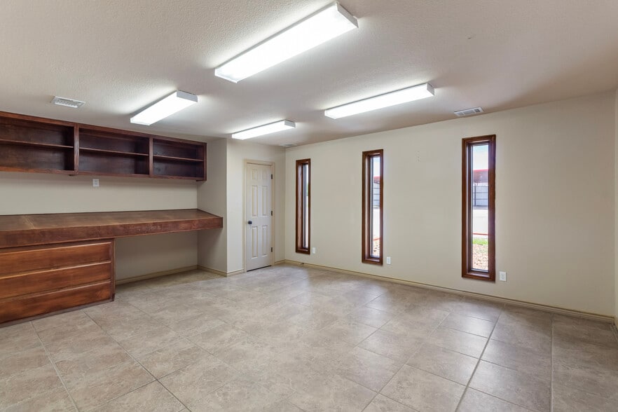 More Photos Of 3838 Endeavor Loop, Bryan Industrial For Lease