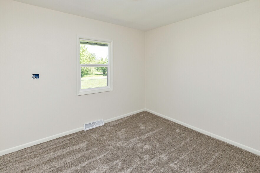 More Photos Of 1100 2nd St NE, Bondurant Industrial For Sale