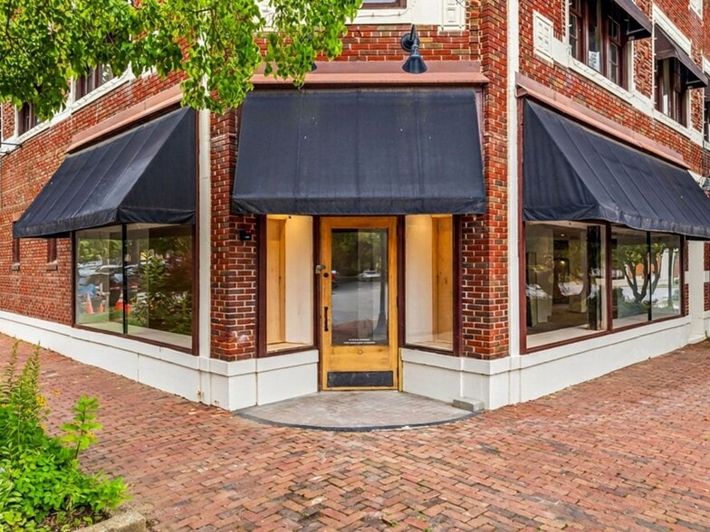 More Photos Of 5 Biltmore Plz, Asheville Storefront For Lease