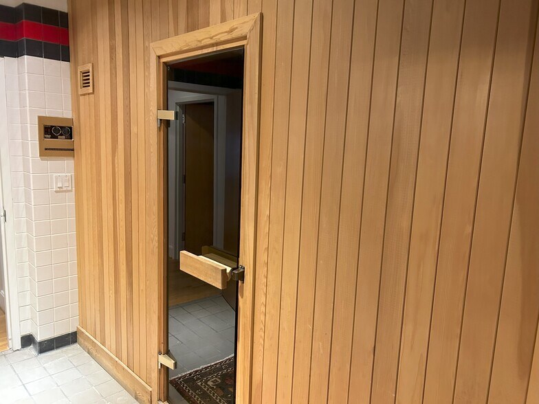 More Photos Of 2310 Peachford Rd, Atlanta Office For Sale