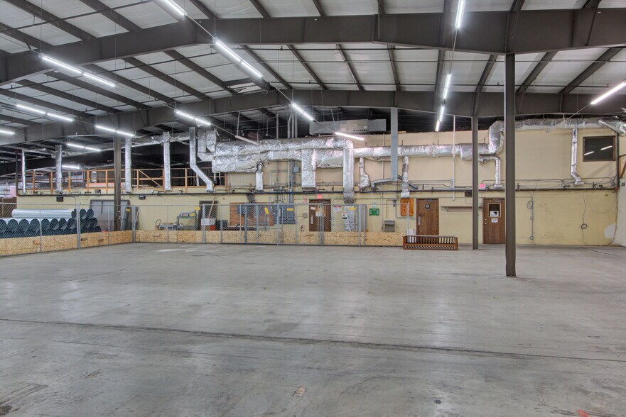 More Photos Of 2925 Welsby Ave, Stevens Point Warehouse For Lease