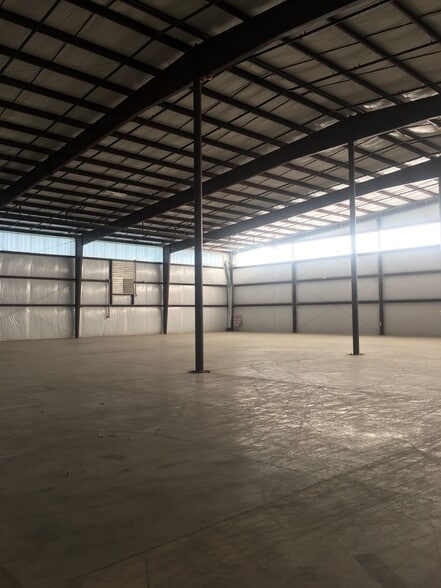 More Photos Of 206 Vista Blvd, Asheville Warehouse For Lease