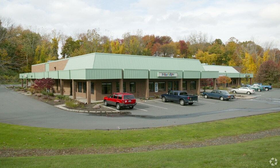 More Photos Of 645 Poquonock Ave, Windsor Storefront For Lease