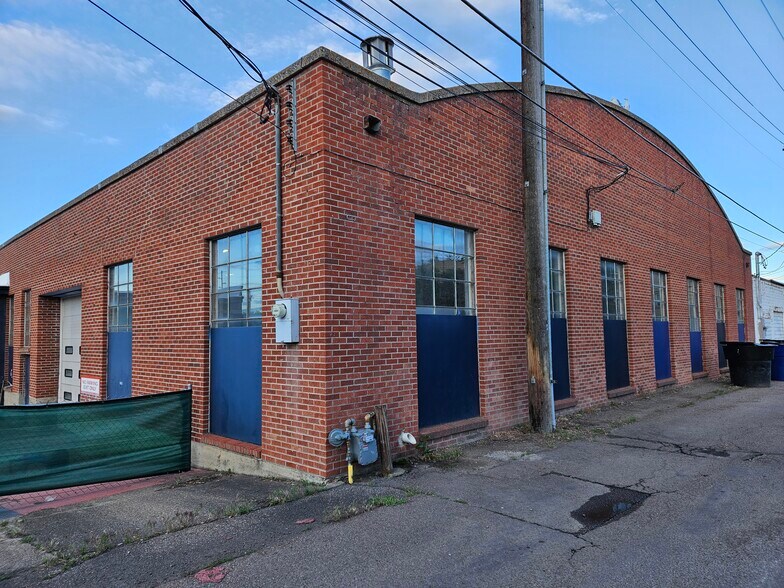 More Photos Of 815 N 1st Ave, Great Falls Auto Dealership For Lease
